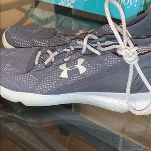 Under armor Tennis Shoe